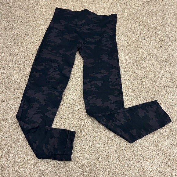 Spanx Camo Leggings Look At Me Now LAMN Size Large - Picture 3 of 7